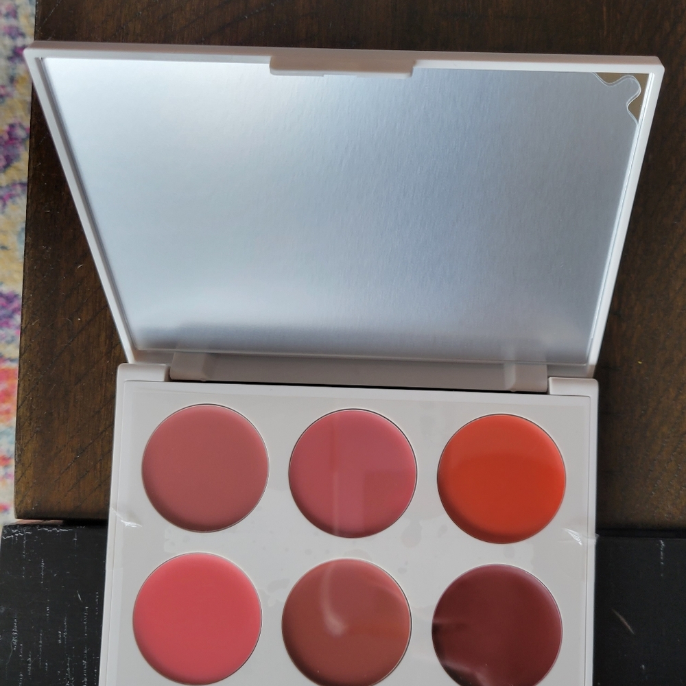 Premium Make-Up Bundle - Picture 3 of 5